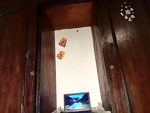 Snapshot of The-Peach-Flexer chatting on 10/29/25, 09:38 The-Peach-Flexer online show from 10/29/25, 09:38