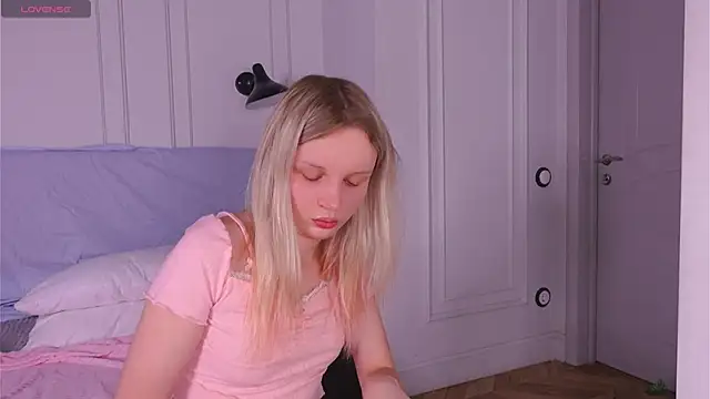Beatrica Klein online show from 12/08/24, 02:19