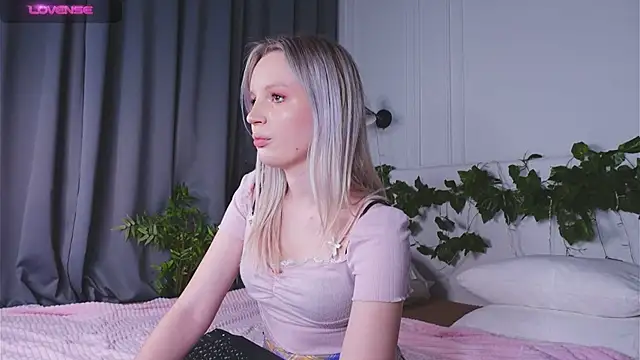 Beatrica Klein online show from 03/07/25, 04:11