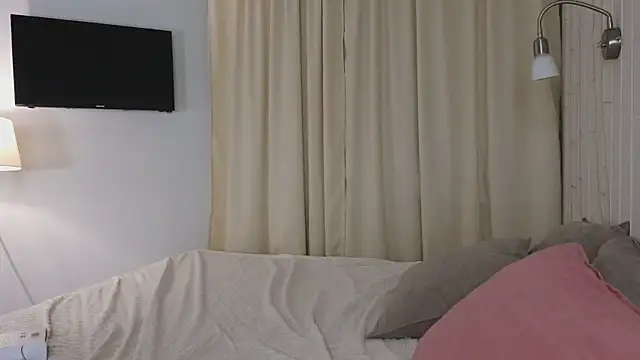 Beatrica Klein online show from 10/10/25, 03:44