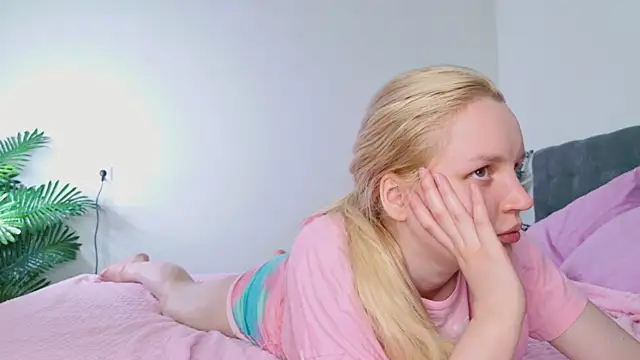 Beatrica Klein online show from 05/19/26, 12:11