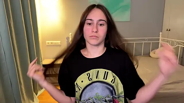 AliceKolltt online show from 06/18/26, 08:35