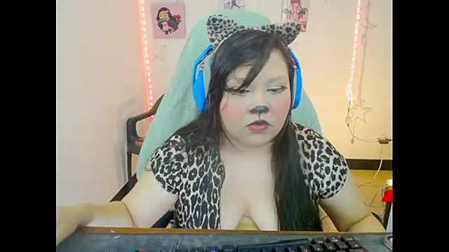 Snapshot of crystal7u7 chatting on 11/05/25, 08:31 crystal7u7 online show from 11/05/25, 08:31