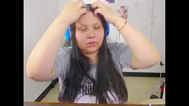 Snapshot of crystal7u7 chatting on 11/12/25, 09:03 crystal7u7 online show from 11/12/25, 09:03