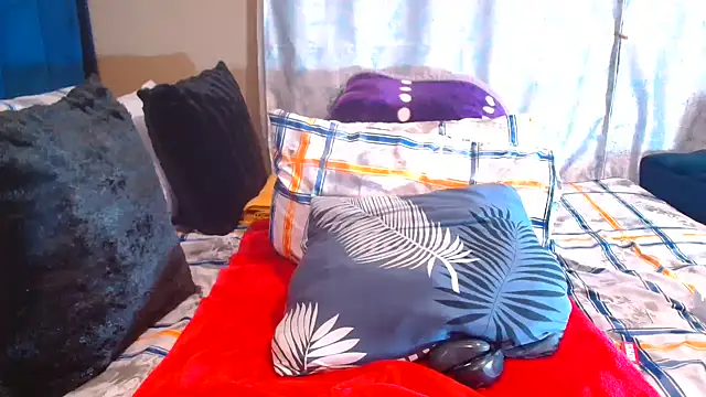 Snapshot of BERNINIBLUSHX89 chatting on 10/21/25, 10:32 BERNINIBLUSHX89 online show from 10/21/25, 10:32