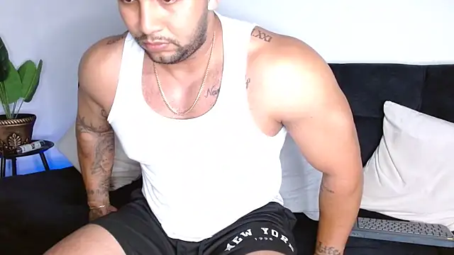 Snapshot of frank_myles chatting on 11/25/25, 02:00 frank myles online show from 11/25/25, 02:00