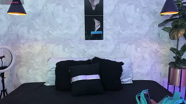 alina stark online show from 12/30/24, 11:48