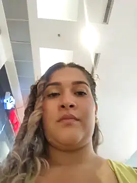 Sara smiiith211 online show from 12/04/24, 11:46