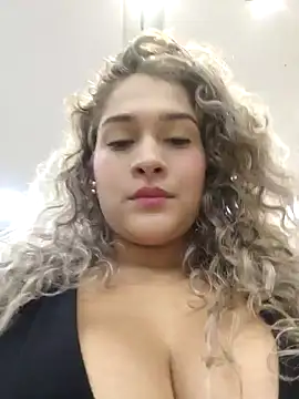 Sara smiiith211 online show from 12/12/24, 01:21