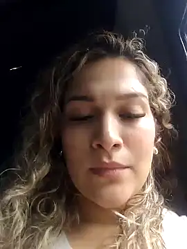 Sara smiiith211 online show from 02/05/25, 06:48