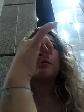 Sara smiiith211 online show from 02/12/25, 08:18