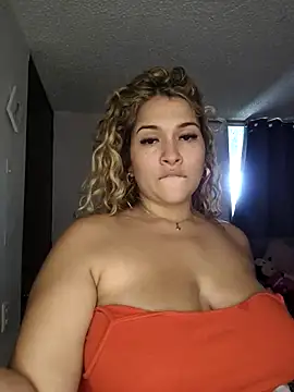 Snapshot of Sara_smiiith211 chatting on 12/21/25, 10:06 Sara smiiith211 online show from 12/21/25, 10:06