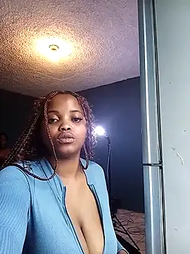 Snapshot of Xoli_11 chatting on 10/31/25, 03:35 Xoli 11 online show from 10/31/25, 03:35