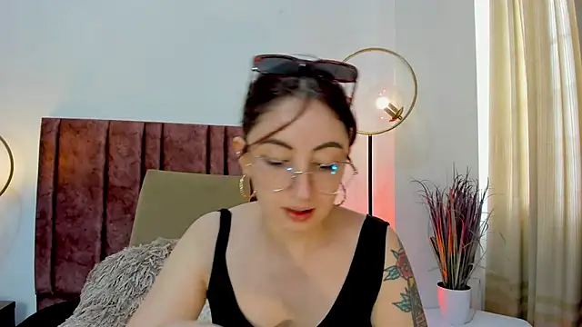 Emilywatsonn online show from 12/15/24, 02:16