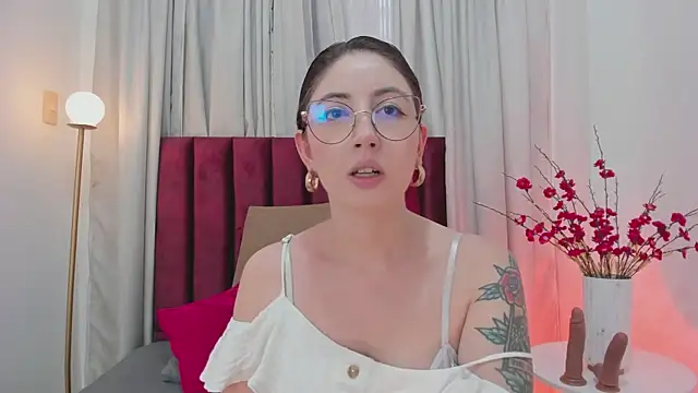Emilywatsonn online show from 12/20/24, 11:43