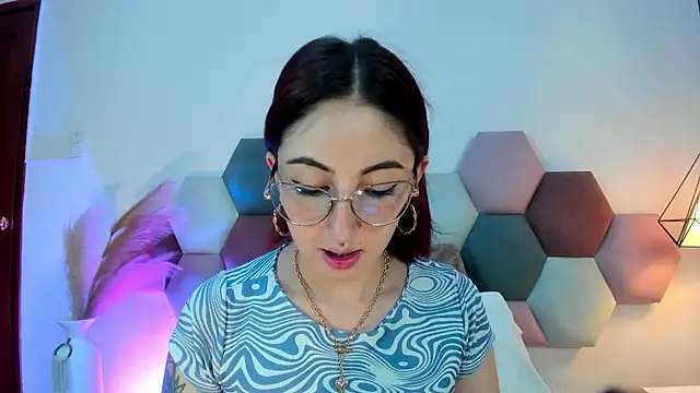 Emilywatsonn online show from 09/23/25, 12:57