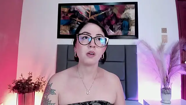 Snapshot of Emilywatsonn chatting on 04/09/26, 06:19 Emilywatsonn online show from 04/09/26, 06:19