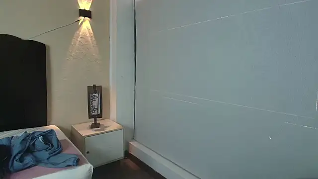 Snapshot of Ambarross chatting on 09/18/25, 07:27 Ambarross online show from 09/18/25, 07:27