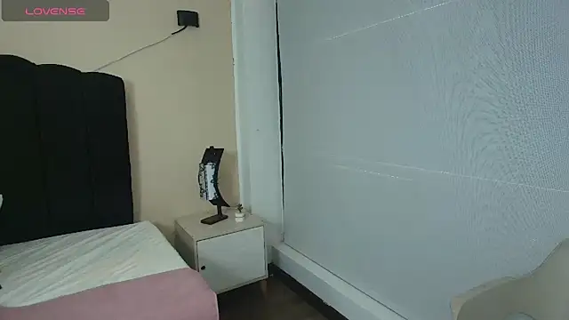 Snapshot of Ambarross chatting on 09/24/25, 07:50 Ambarross online show from 09/24/25, 07:50