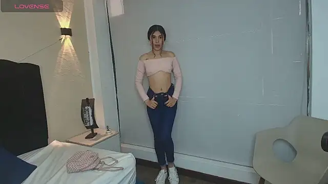 Snapshot of Ambarross chatting on 09/29/25, 08:13 Ambarross online show from 09/29/25, 08:13