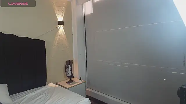 Snapshot of Ambarross chatting on 10/01/25, 07:31 Ambarross online show from 10/01/25, 07:31