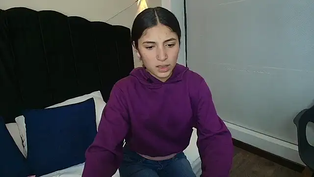 Snapshot of Ambarross chatting on 10/07/25, 07:33 Ambarross online show from 10/07/25, 07:33