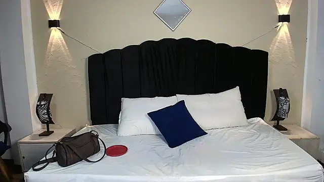 Snapshot of Ambarross chatting on 10/14/25, 07:36 Ambarross online show from 10/14/25, 07:36