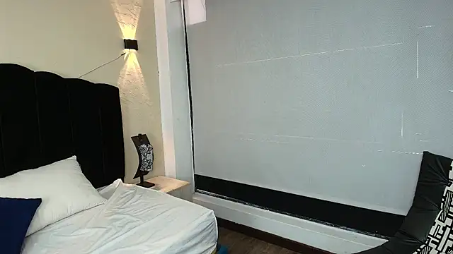 Snapshot of Ambarross chatting on 10/15/25, 07:14 Ambarross online show from 10/15/25, 07:14