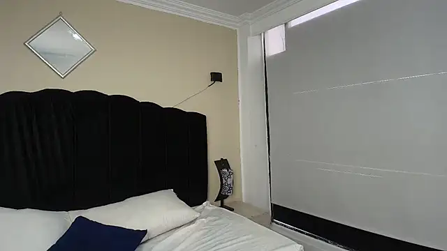 Snapshot of Ambarross chatting on 10/16/25, 07:48 Ambarross online show from 10/16/25, 07:48