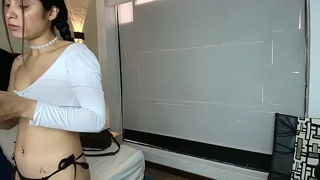 Snapshot of Ambarross chatting on 10/18/25, 07:14 Ambarross online show from 10/18/25, 07:14