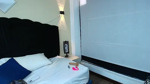 Snapshot of Ambarross chatting on 10/20/25, 07:25 Ambarross online show from 10/20/25, 07:25