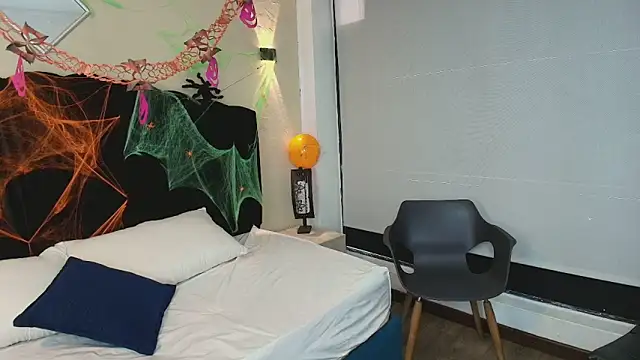 Snapshot of Ambarross chatting on 10/22/25, 08:52 Ambarross online show from 10/22/25, 08:52