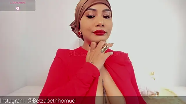 BetzabethHomud0 online show from 02/15/26, 08:38