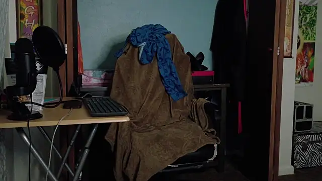 Snapshot of TreeJeanne chatting on 09/28/25, 01:00 TreeJeanne online show from 09/28/25, 01:00