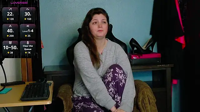 Snapshot of TreeJeanne chatting on 10/08/25, 12:30 TreeJeanne online show from 10/08/25, 12:30