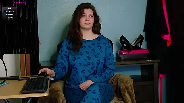 Snapshot of TreeJeanne chatting on 10/08/25, 11:57 TreeJeanne online show from 10/08/25, 11:57