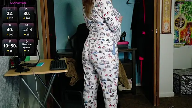 Snapshot of TreeJeanne chatting on 10/11/25, 04:22 TreeJeanne online show from 10/11/25, 04:22