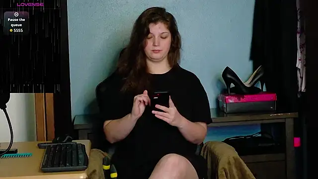 Snapshot of TreeJeanne chatting on 10/13/25, 01:38 TreeJeanne online show from 10/13/25, 01:38