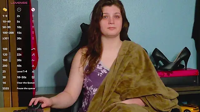 Snapshot of TreeJeanne chatting on 11/04/25, 11:59 TreeJeanne online show from 11/04/25, 11:59