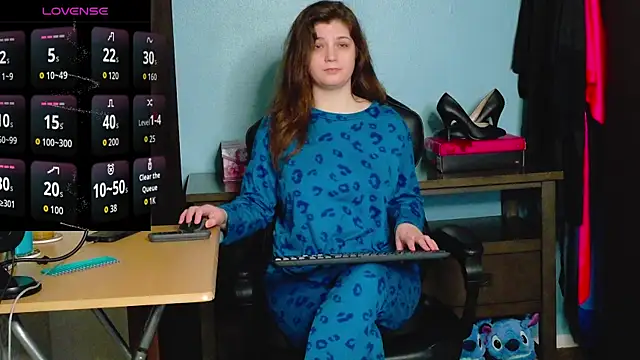 Snapshot of TreeJeanne chatting on 11/16/25, 02:17 TreeJeanne online show from 11/16/25, 02:17