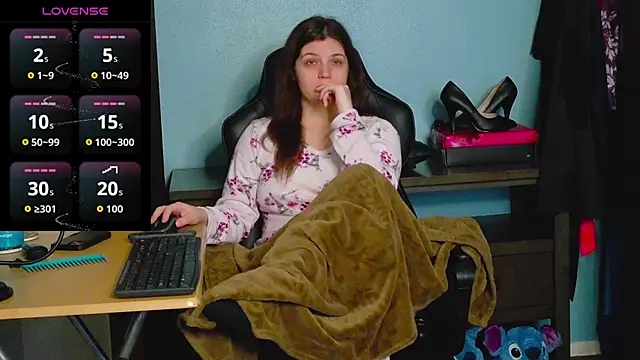 Snapshot of TreeJeanne chatting on 11/28/25, 12:57 TreeJeanne online show from 11/28/25, 12:57