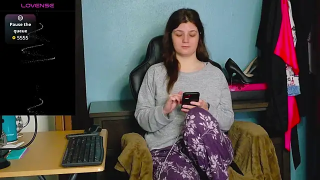 Snapshot of TreeJeanne chatting on 12/02/25, 03:01 TreeJeanne online show from 12/02/25, 03:01