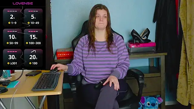 Snapshot of TreeJeanne chatting on 12/15/25, 04:22 TreeJeanne online show from 12/15/25, 04:22