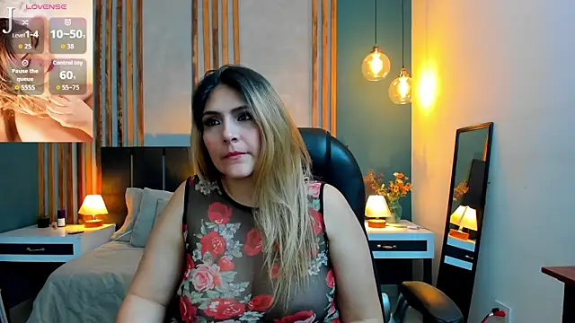 Melanie silver  online show from 06/03/26, 09:09
