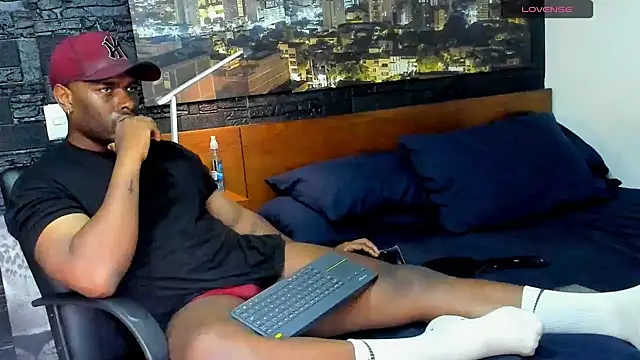 thomas santtos1 online show from 02/18/25, 01:11