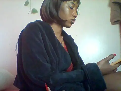 Queeen model online show from 06/25/26, 12:53