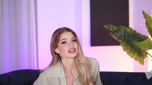 Snapshot of NicoleSarahX chatting on 02/01/25, 02:16 NicoleSarahX online show from 02/01/25, 02:16