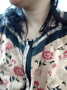 Snapshot of Aaradhya chatting on 12/13/24, 01:15 Aaradhya online show from 12/13/24, 01:15