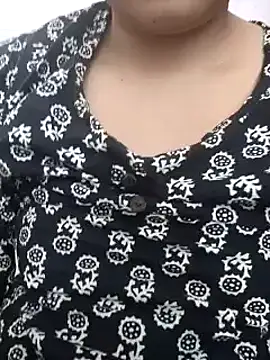 Snapshot of Aaradhya chatting on 03/03/25, 03:52 Aaradhya online show from 03/03/25, 03:52