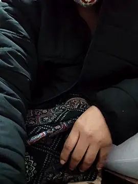 Snapshot of Aaradhya chatting on 12/14/25, 03:45 Aaradhya online show from 12/14/25, 03:45